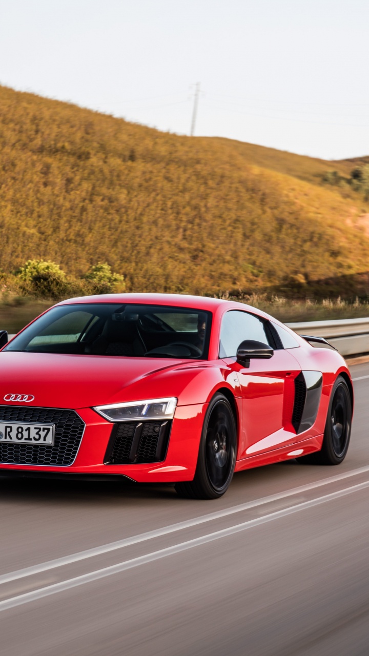 Roter Audi r 8 Tagsüber Unterwegs. Wallpaper in 720x1280 Resolution