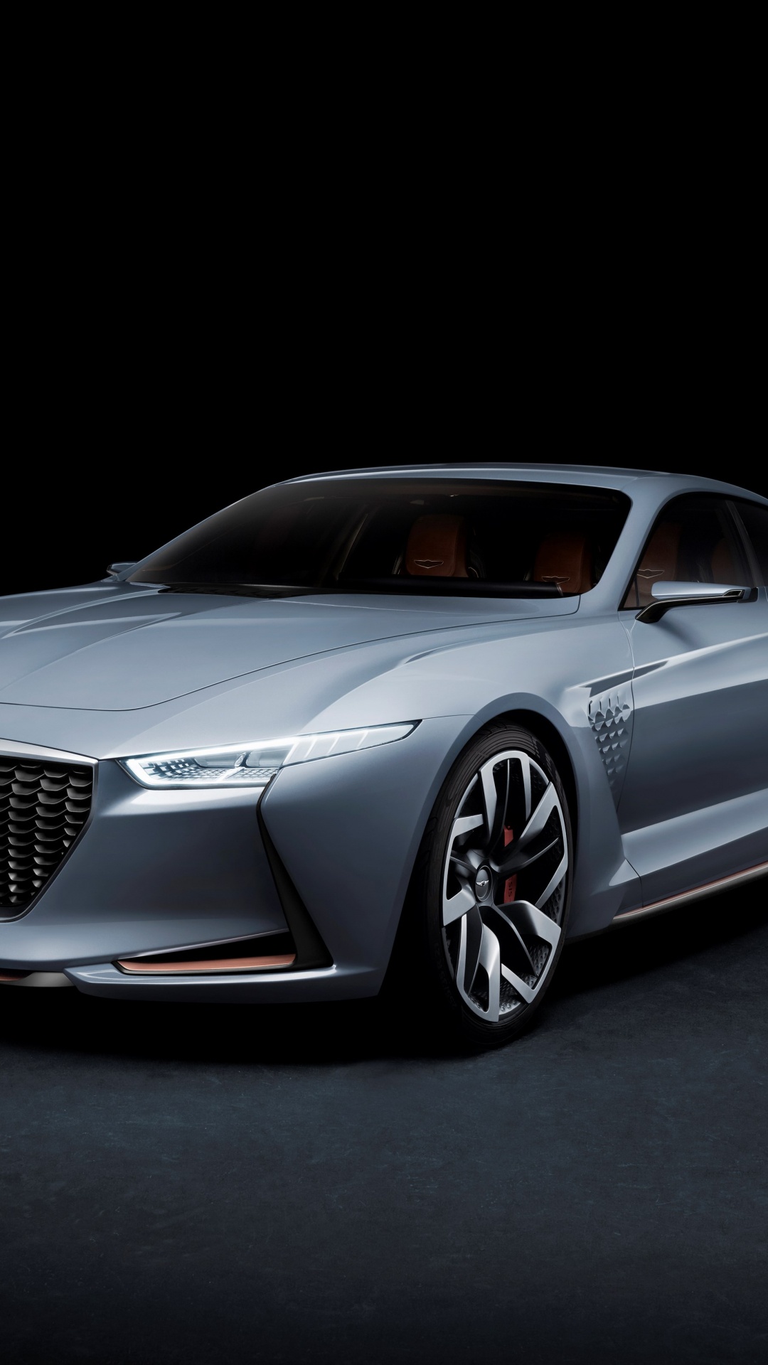 Mercedes Benz Coupe Plateado Sobre Fondo Negro. Wallpaper in 1080x1920 Resolution