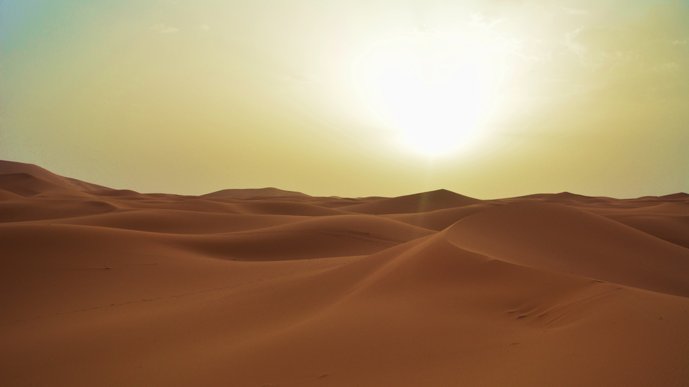 Sun Over Desert During Daytime. Wallpaper in 1366x768 Resolution