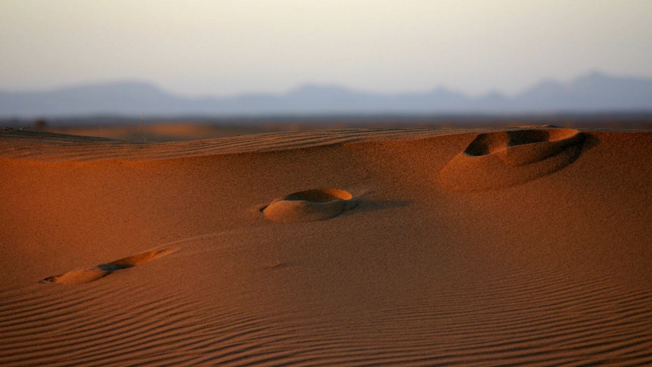 Brown Sand Under Blue Sky During Daytime. Wallpaper in 1280x720 Resolution