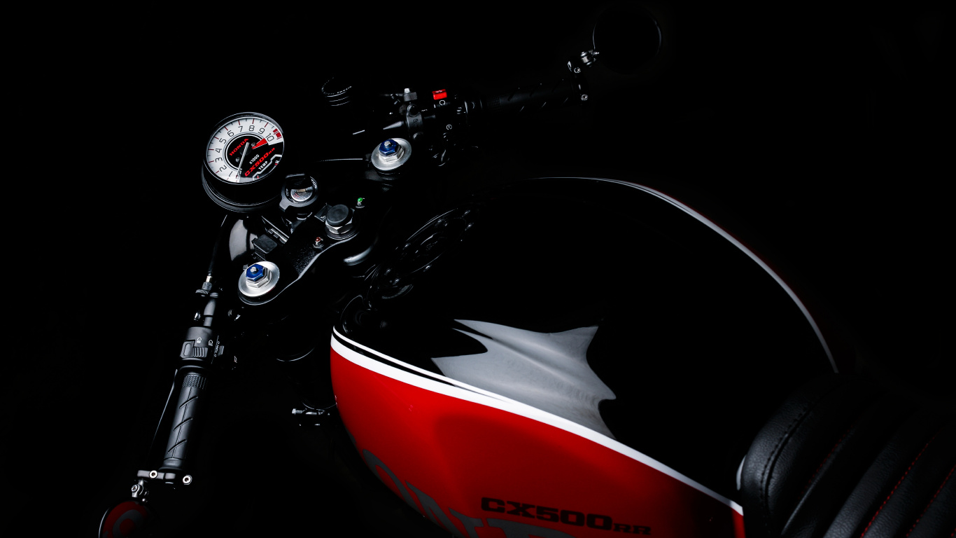 Rotes Und Schwarzes Honda-Motorrad. Wallpaper in 1366x768 Resolution