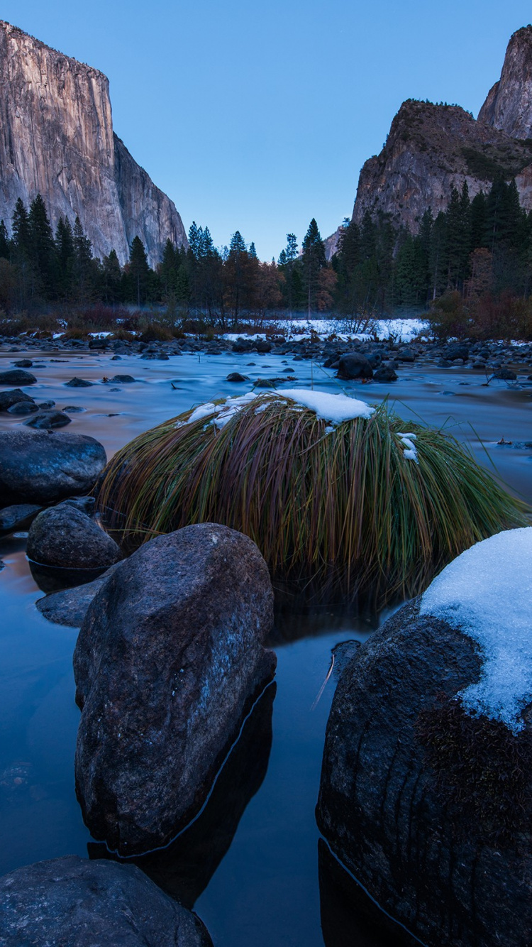 Rocky River Between Rocky Mountains During Daytime. Wallpaper in 750x1334 Resolution
