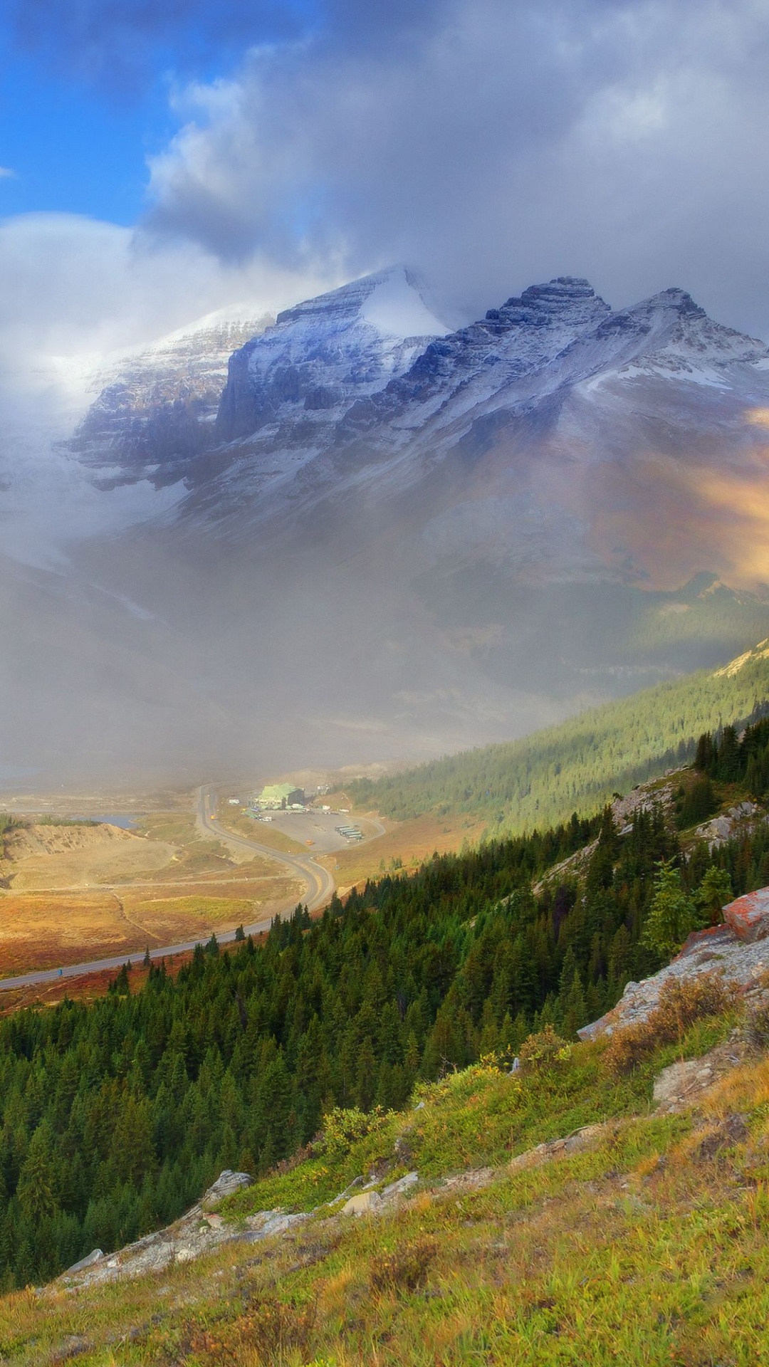 Campo de Hierba Verde y Marrón Cerca de la Montaña Bajo Nubes Blancas y Cielo Azul Durante el Día. Wallpaper in 1080x1920 Resolution