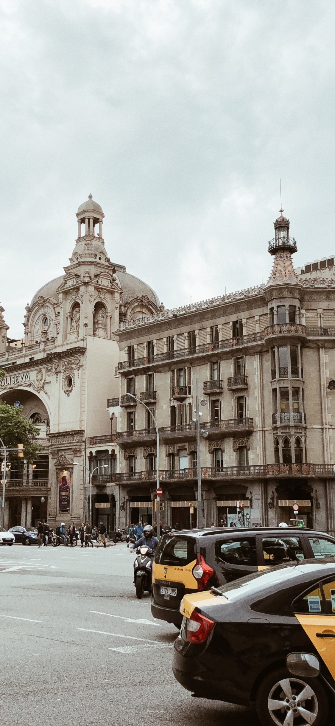 Espanya, Street, Dome, Alloy Wheel, Byzantine Architecture. Wallpaper in 1125x2436 Resolution