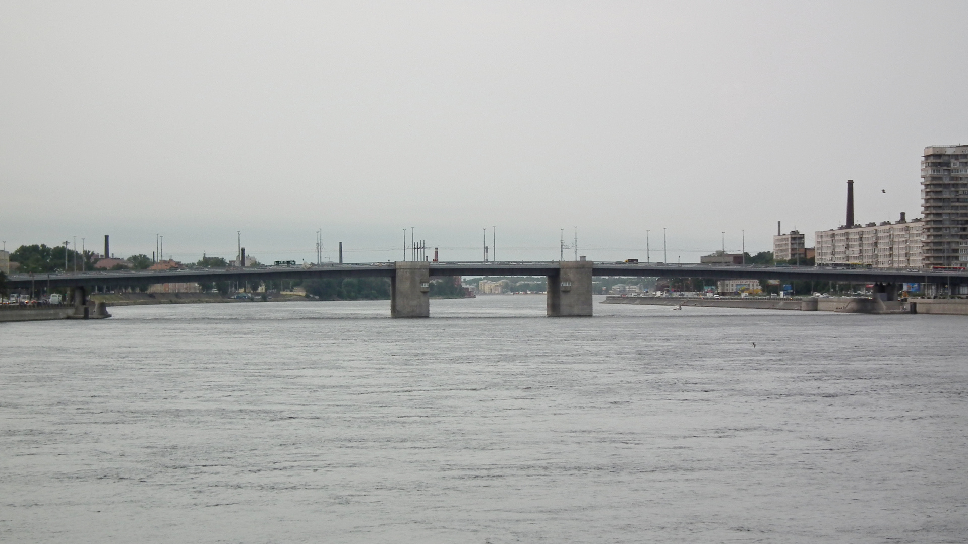 Brown Concrete Bridge Over Body of Water During Daytime. Wallpaper in 1920x1080 Resolution
