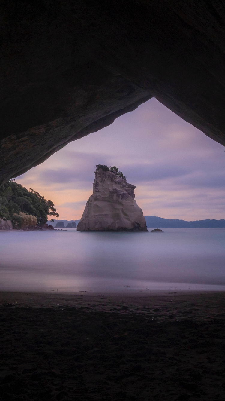 Rock, Natur, Meer, Natural Arch, Küsten-und Ozeanischen Formationen. Wallpaper in 750x1334 Resolution
