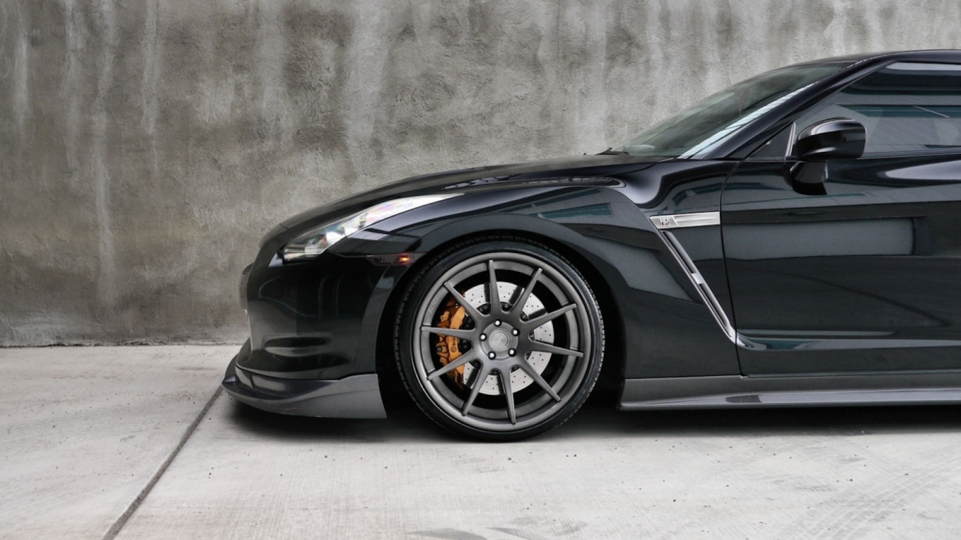 Ferrari 458 Italia Noir Sur Route en Béton Gris. Wallpaper in 1366x768 Resolution