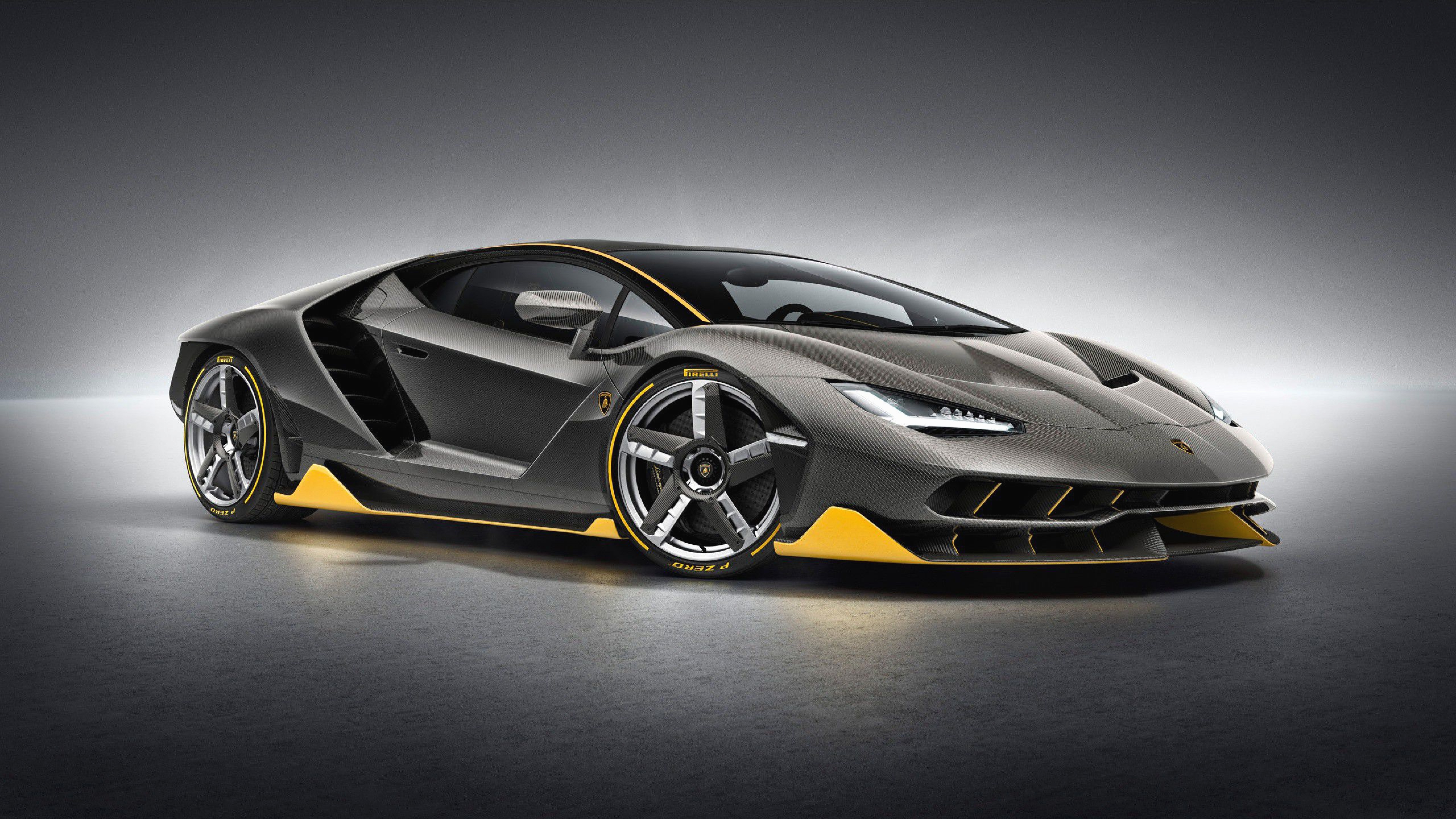 Schwarz-gelber Lamborghini Aventador. Wallpaper in 7680x4320 Resolution