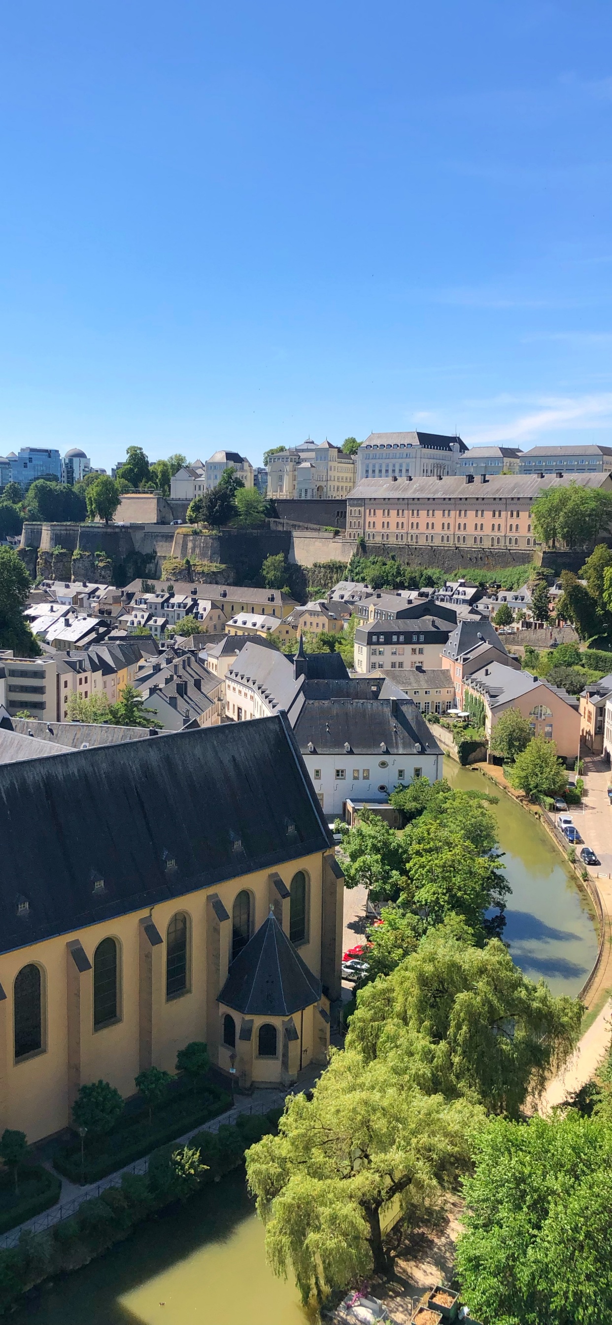 Razón, fc Hibernian, Ventana, Barrio, Zona Residencial. Wallpaper in 1242x2688 Resolution