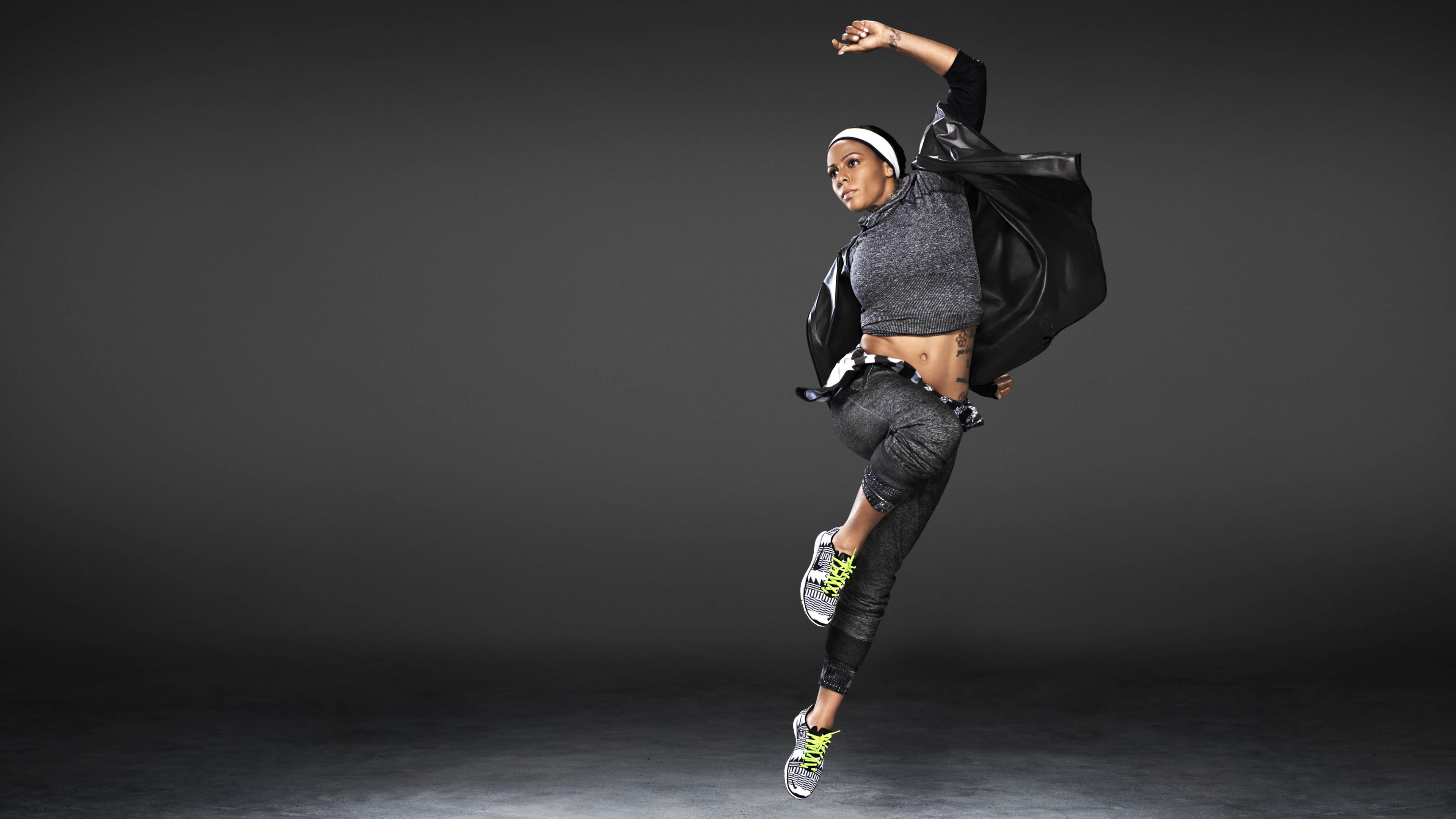 Woman in Black and Gray Jacket and Blue Denim Jeans. Wallpaper in 3840x2160 Resolution