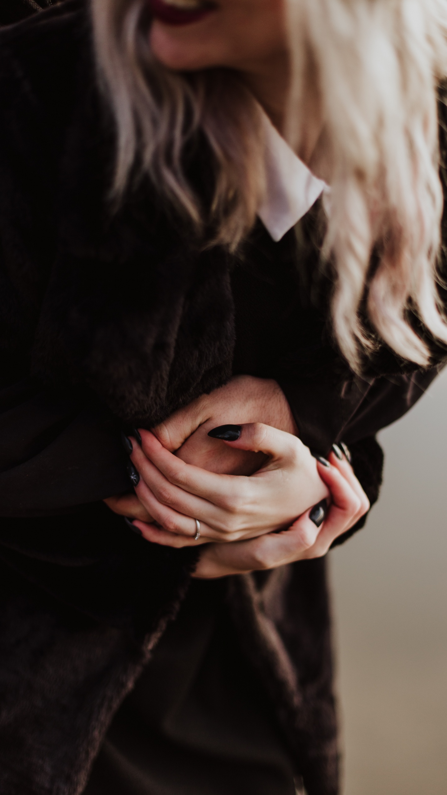 Woman in Black Long Sleeve Shirt Covering Her Face. Wallpaper in 1440x2560 Resolution