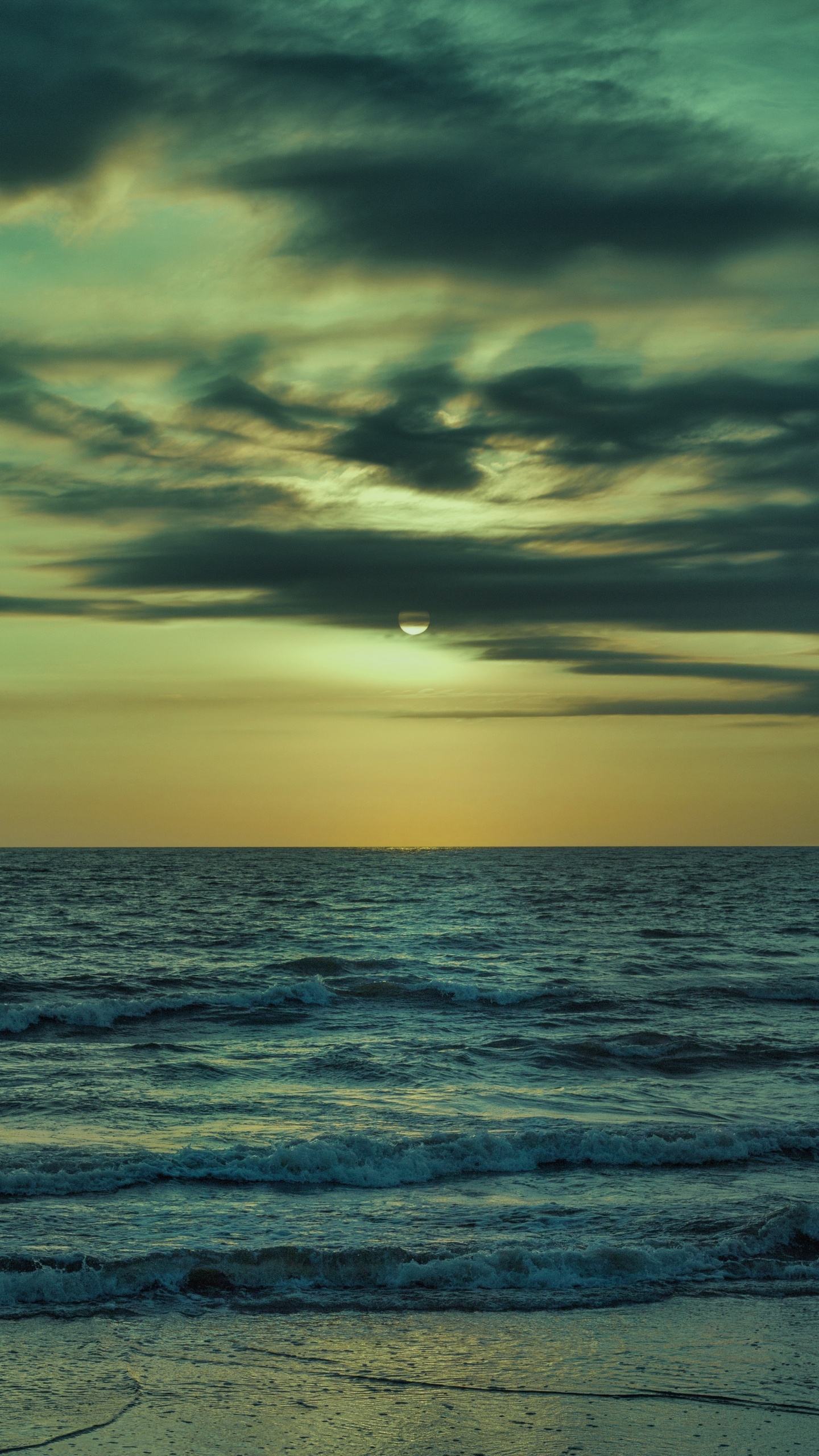 Sea, Horizon, Body of Water, Ocean, Wave. Wallpaper in 1440x2560 Resolution