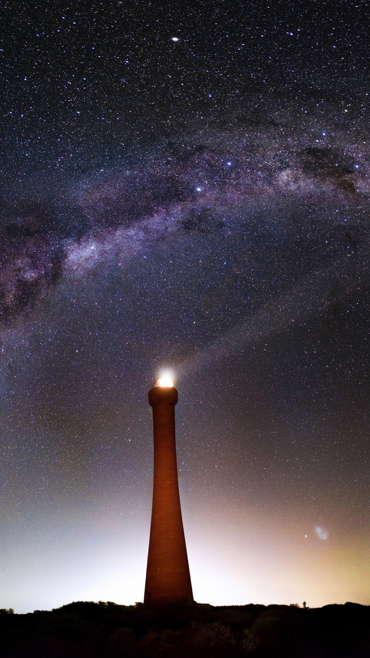 Silhouette de Tour Sous la Nuit Étoilée. Wallpaper in 750x1334 Resolution