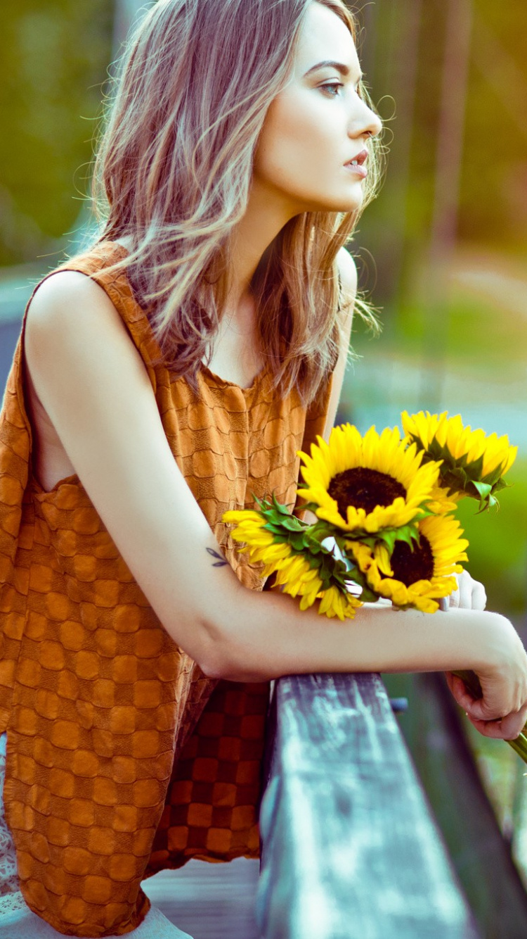 Cabello, Amarillo, Verde, Belleza, el Pelo Largo. Wallpaper in 750x1334 Resolution