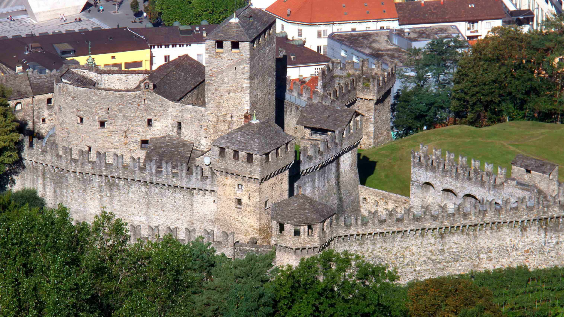 White and Brown Concrete Building. Wallpaper in 1920x1080 Resolution