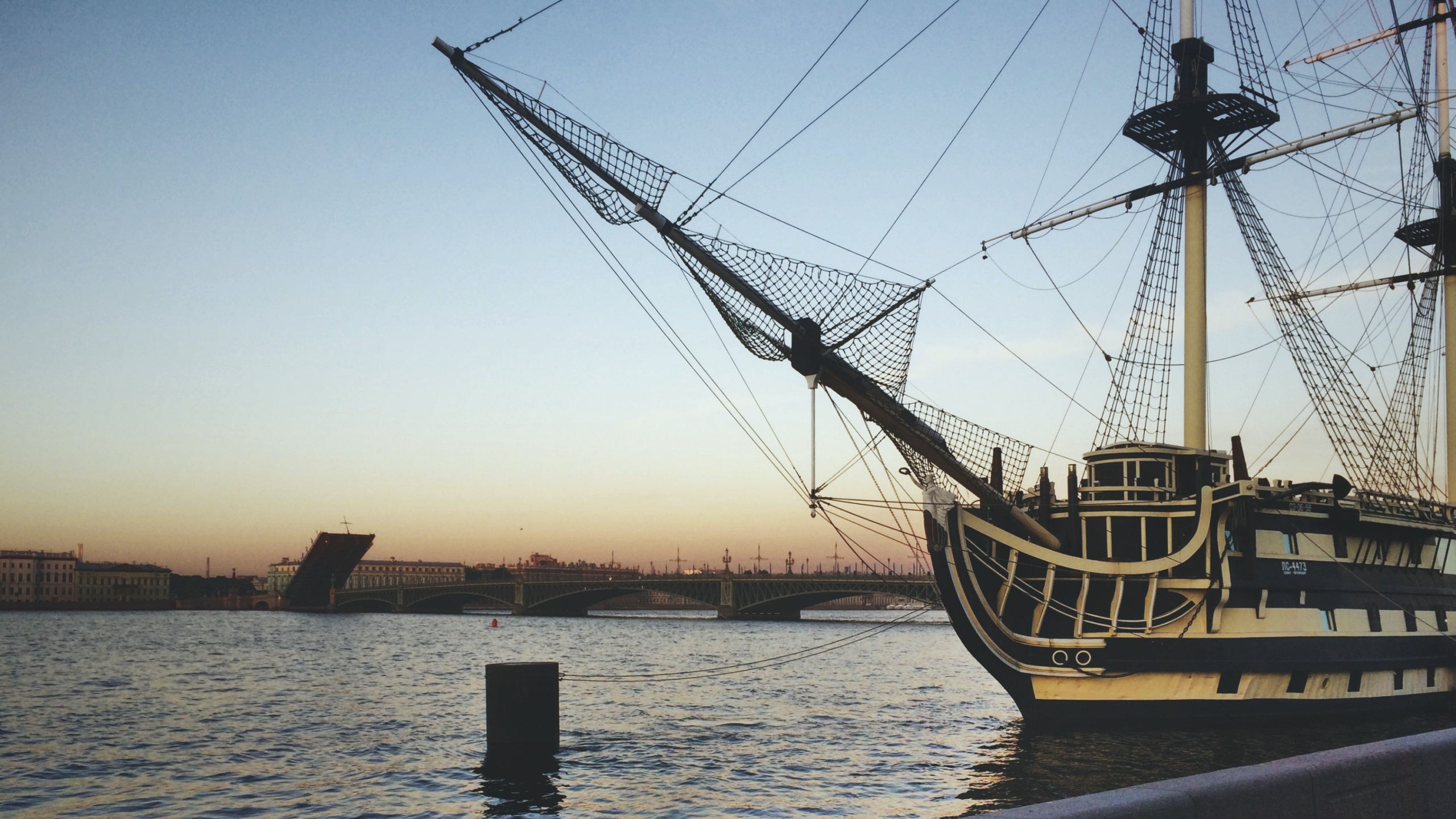 Silhouette of Ship on Sea During Sunset. Wallpaper in 2560x1440 Resolution