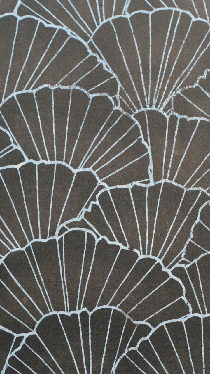 Weißes Und Schwarzes Florales Textil. Wallpaper in 720x1280 Resolution