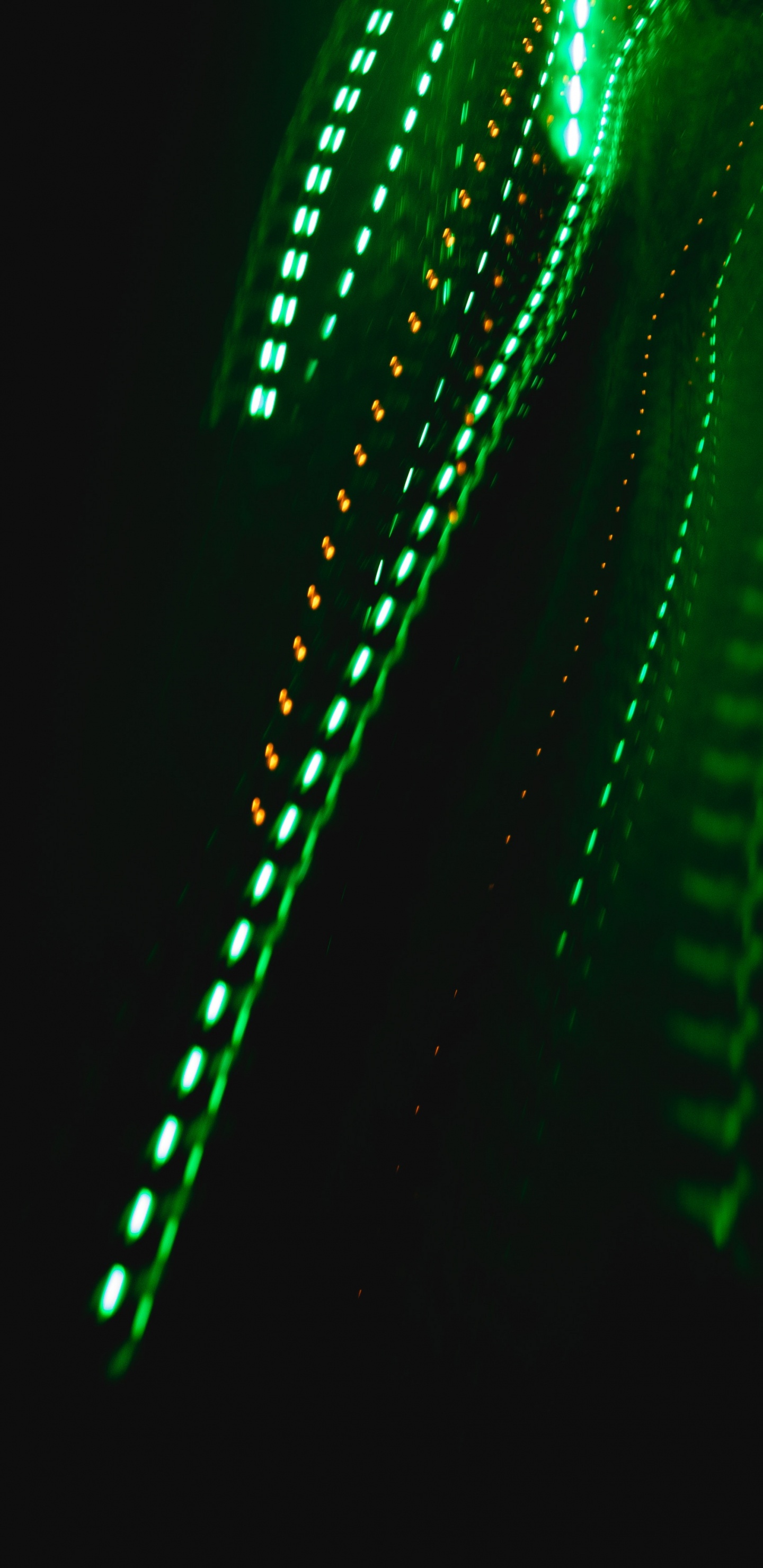 Feu Vert Sur Fond Noir. Wallpaper in 1440x2960 Resolution