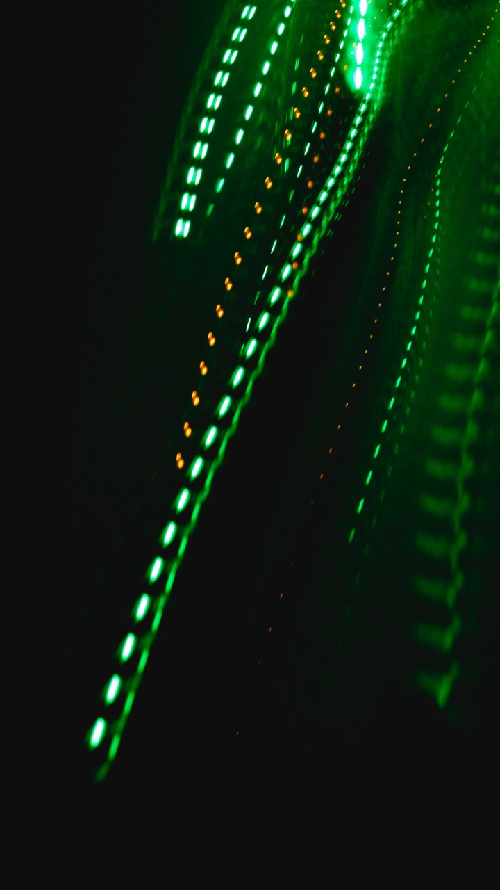 Feu Vert Sur Fond Noir. Wallpaper in 720x1280 Resolution