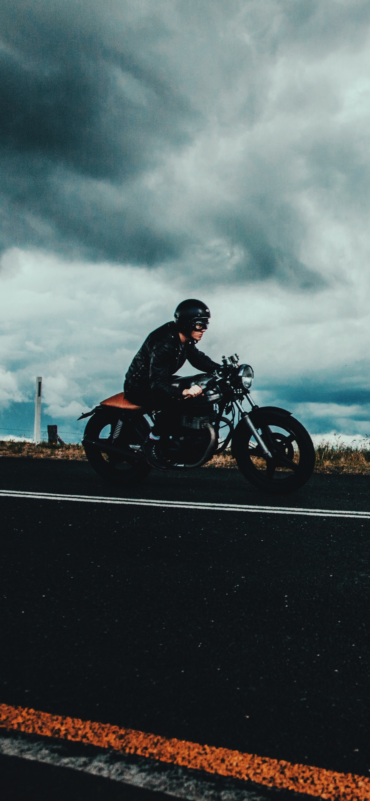 Motorradhelm, Motorrad, Cloud, Motorradfahren, Road. Wallpaper in 1242x2688 Resolution