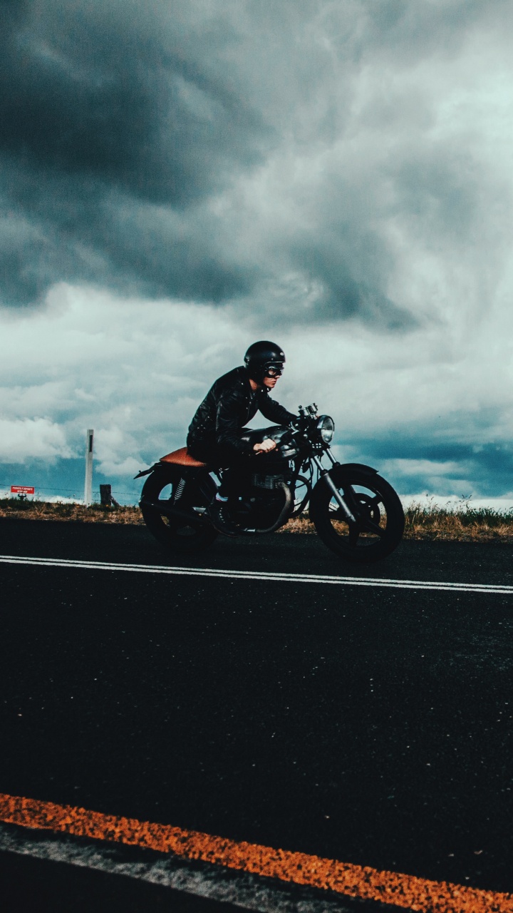 Motorradhelm, Motorrad, Cloud, Motorradfahren, Road. Wallpaper in 720x1280 Resolution