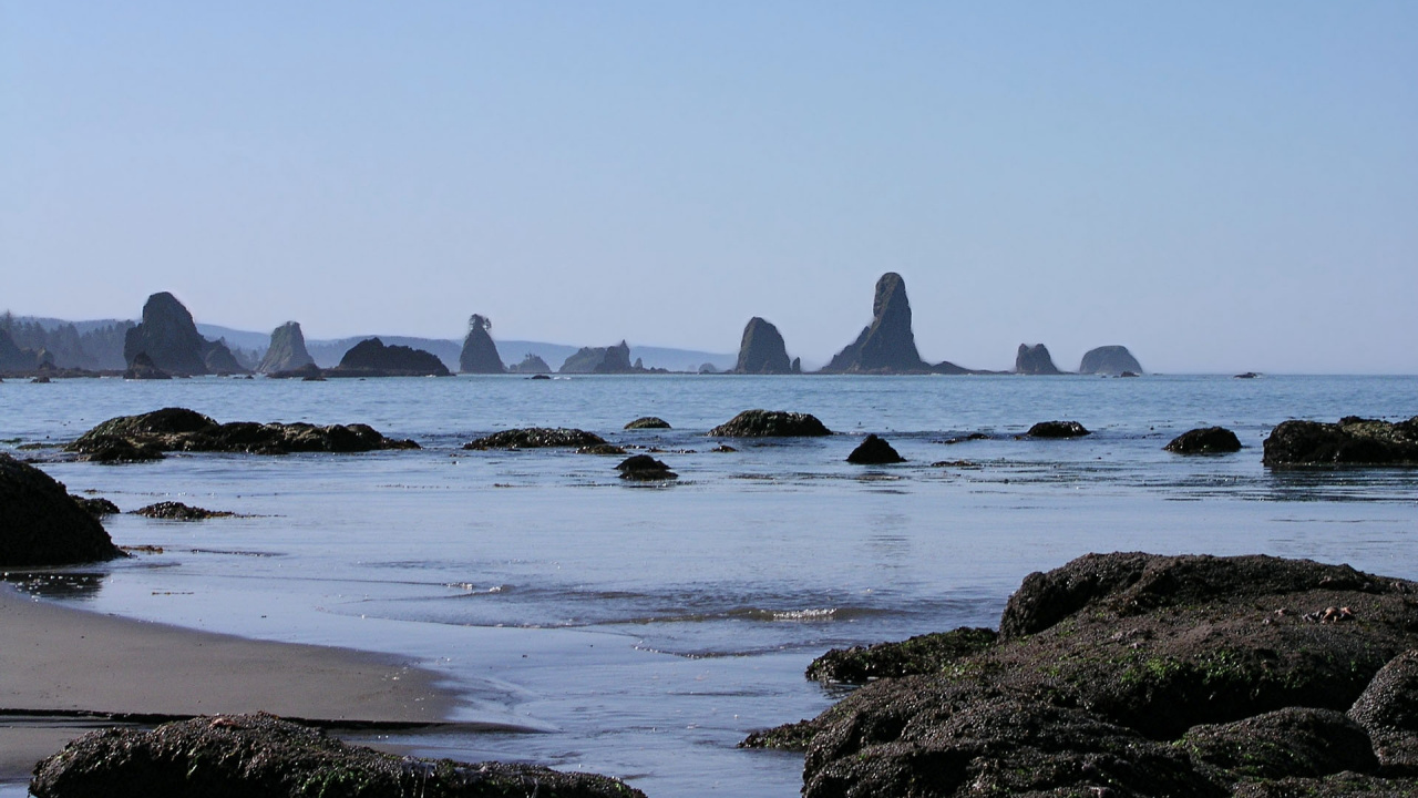 Rock Formation on Sea During Daytime. Wallpaper in 1280x720 Resolution