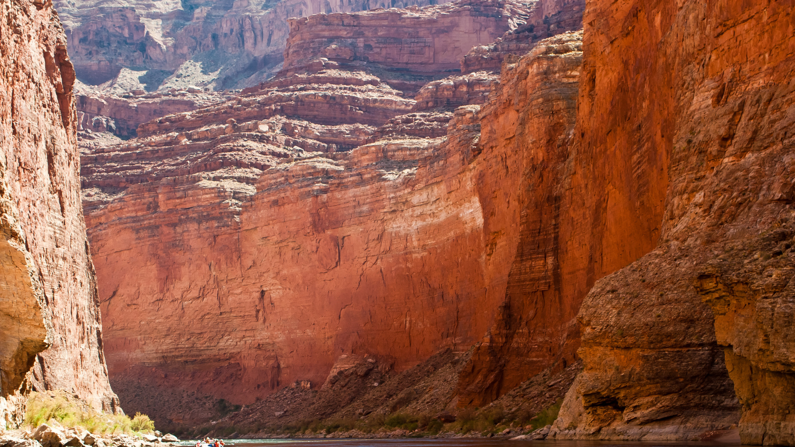 Brown Rocky Mountain Beside Body of Water During Daytime. Wallpaper in 2560x1440 Resolution