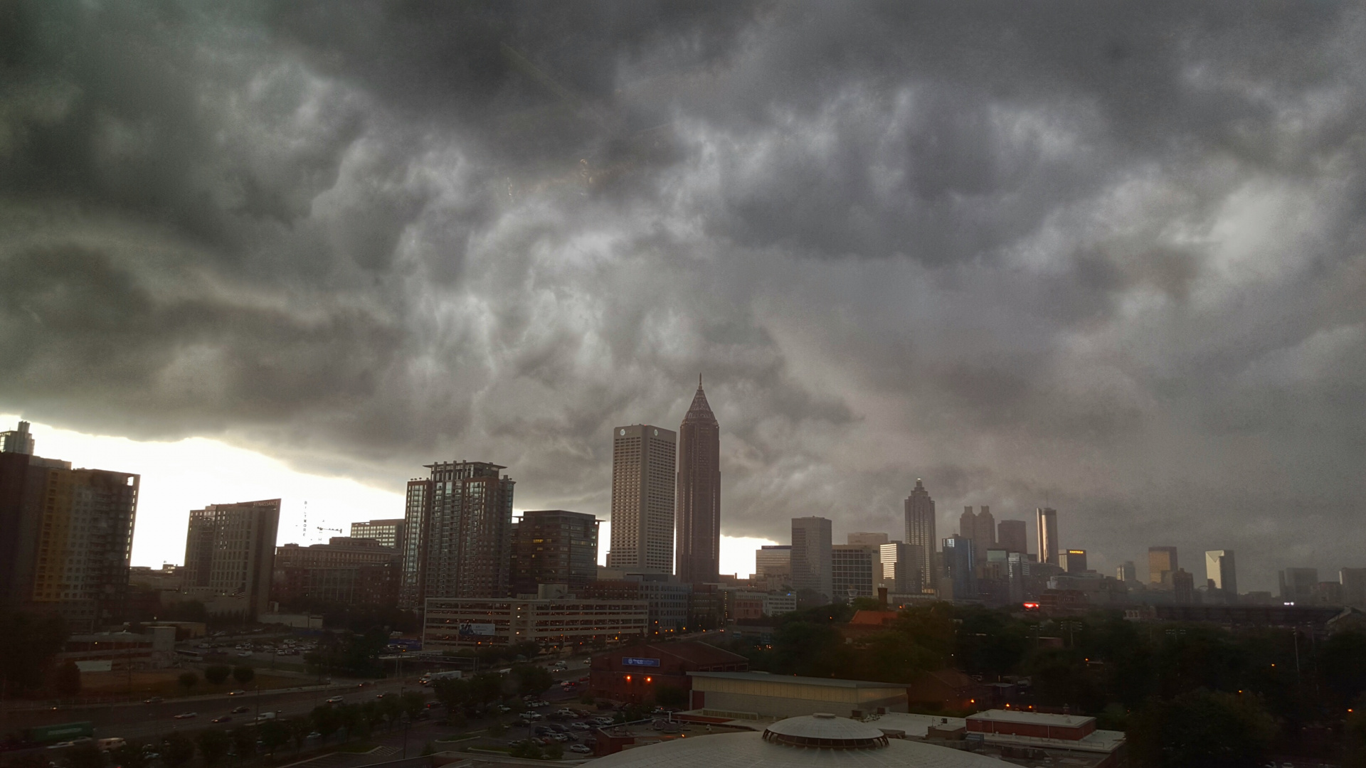 White and Black City Buildings Under Gray Clouds. Wallpaper in 1920x1080 Resolution