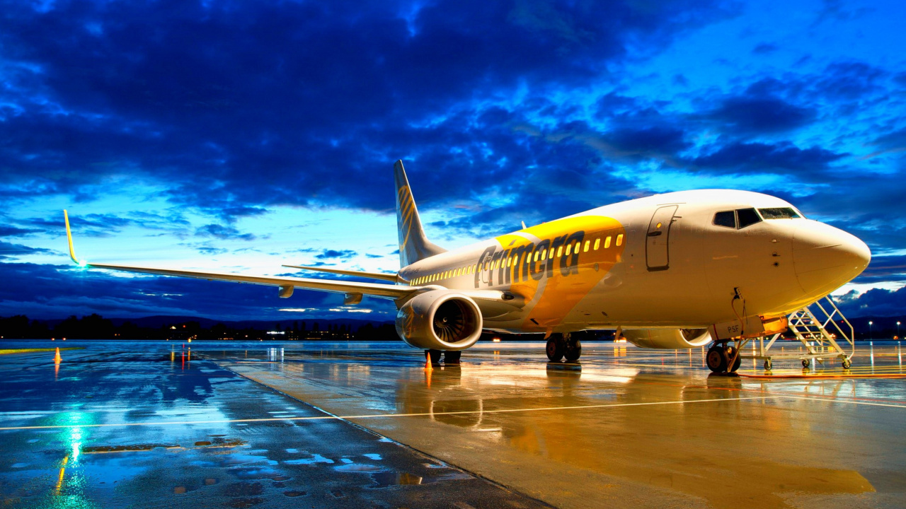 Weißes Passagierflugzeug am Flughafen Tagsüber. Wallpaper in 1280x720 Resolution