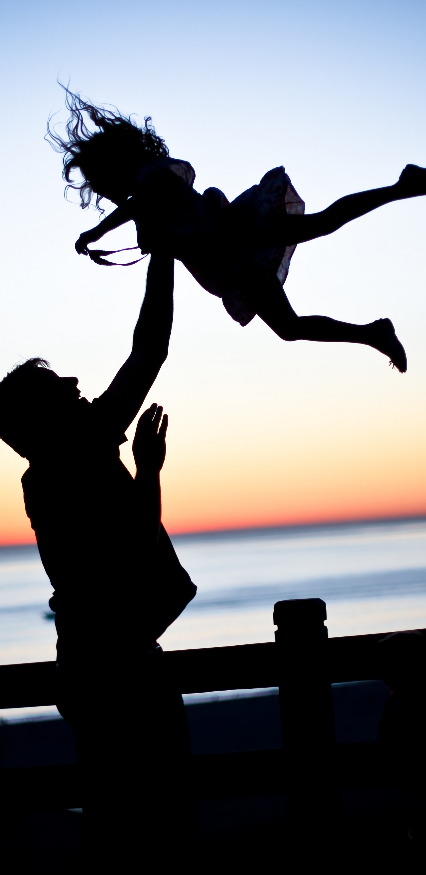 爸爸, 女儿, 家庭, 人们在自然界, 跳跃 壁纸 1440x2960 允许
