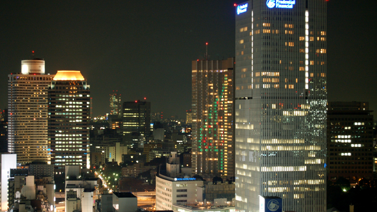 Immeubles de Grande Hauteur en Noir et Blanc Pendant la Nuit. Wallpaper in 1280x720 Resolution