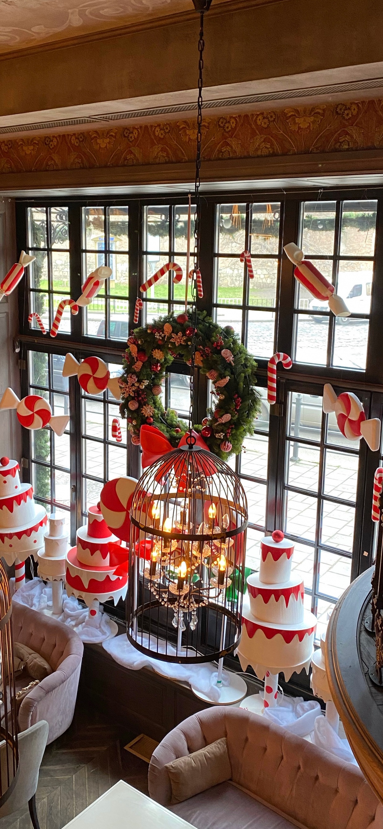 Fenster, Innenarchitektur, Leuchte, Beleuchtung Zubehör, Laterne. Wallpaper in 1242x2688 Resolution