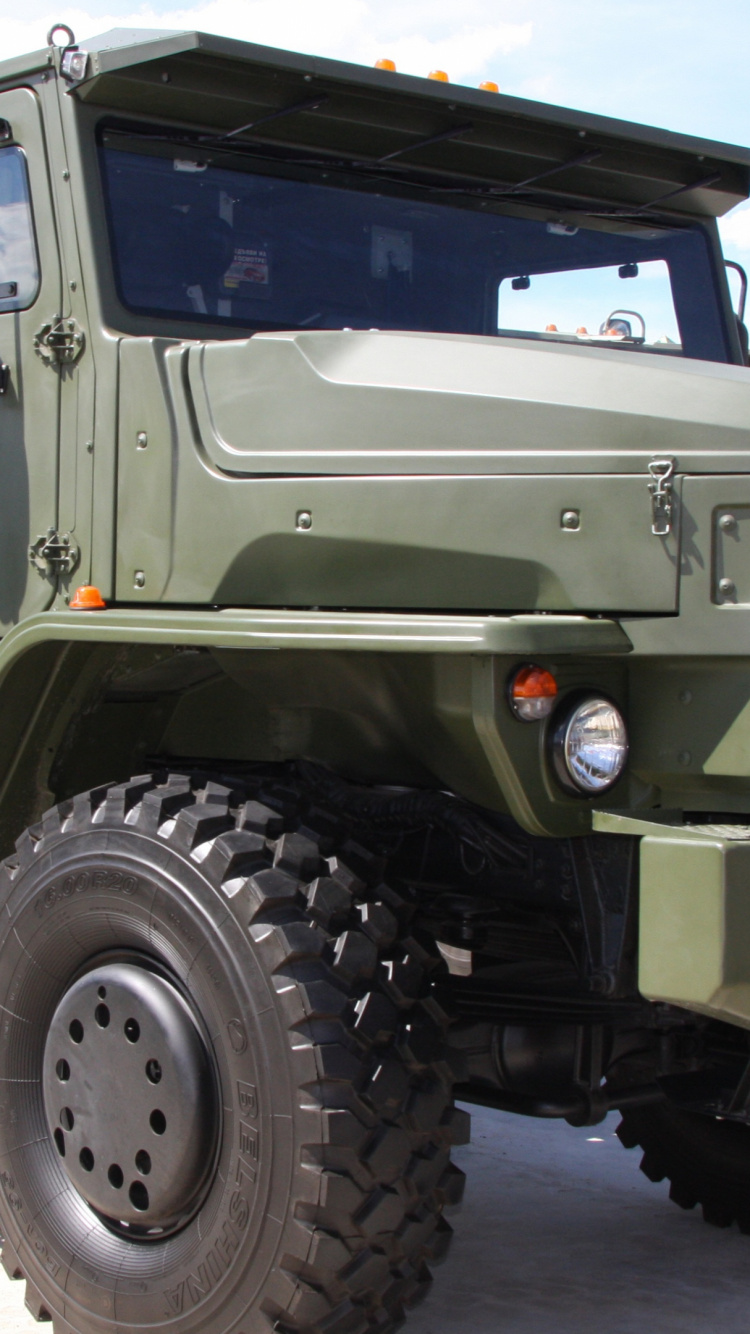 Camion Militaire Vert et Noir. Wallpaper in 750x1334 Resolution