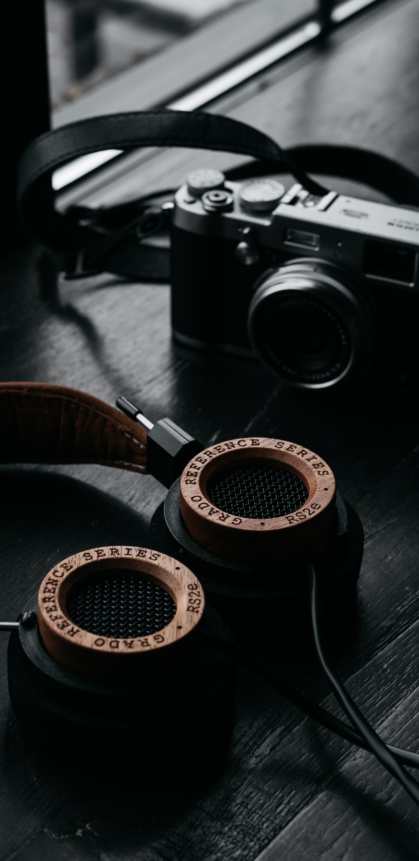Lente de Cámara Negra y Plateada. Wallpaper in 1440x2960 Resolution