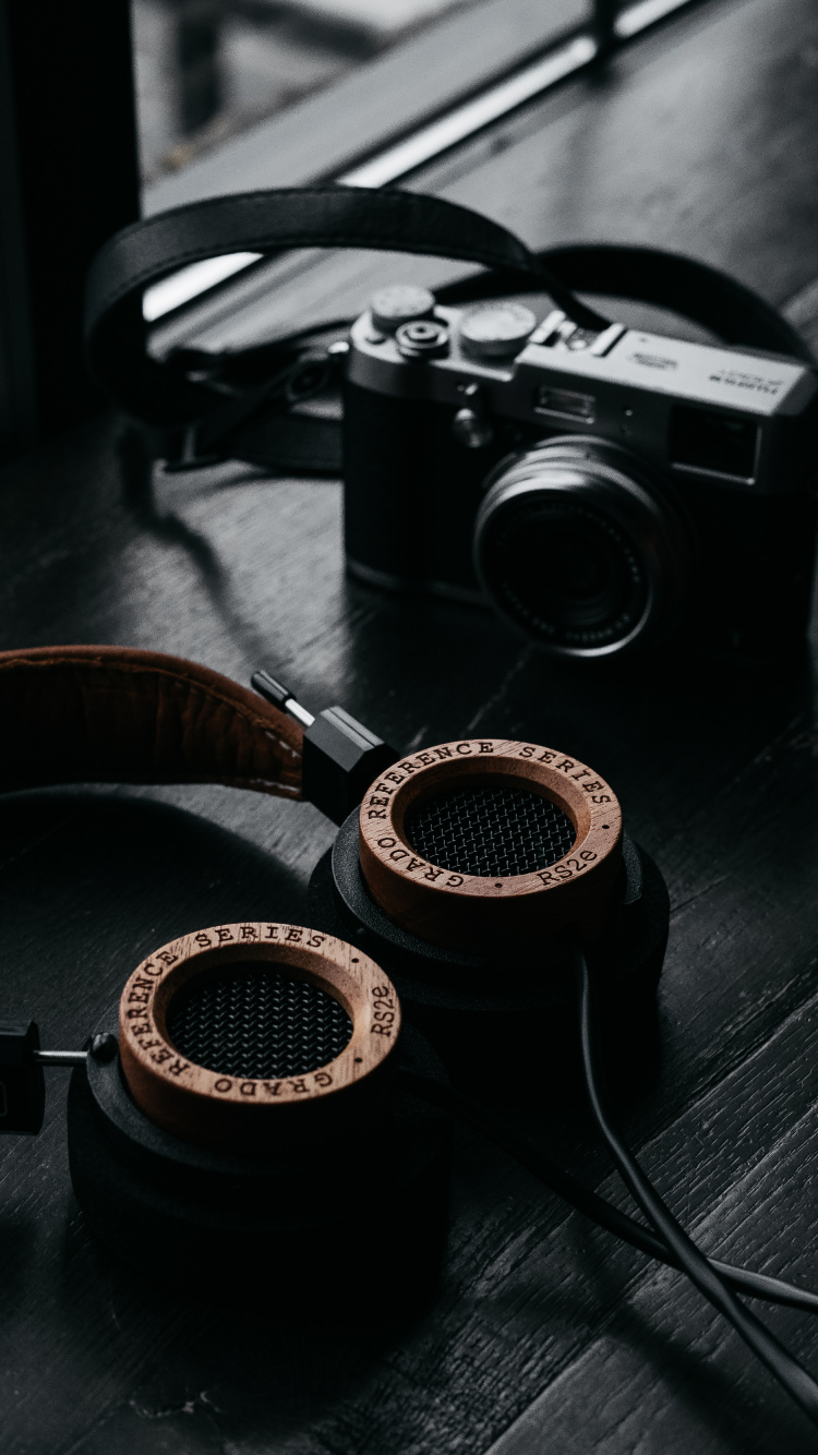 Black and Silver Camera Lens. Wallpaper in 750x1334 Resolution