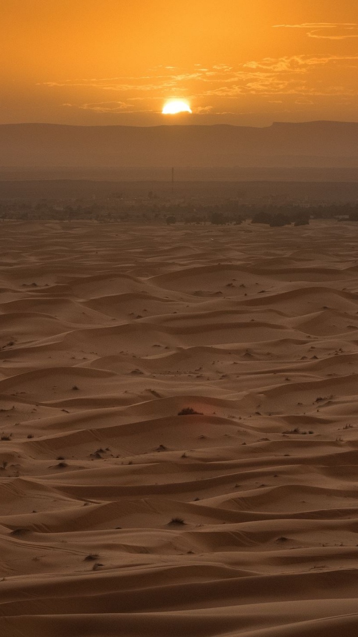 White Sand Under Orange Sky During Sunset. Wallpaper in 720x1280 Resolution