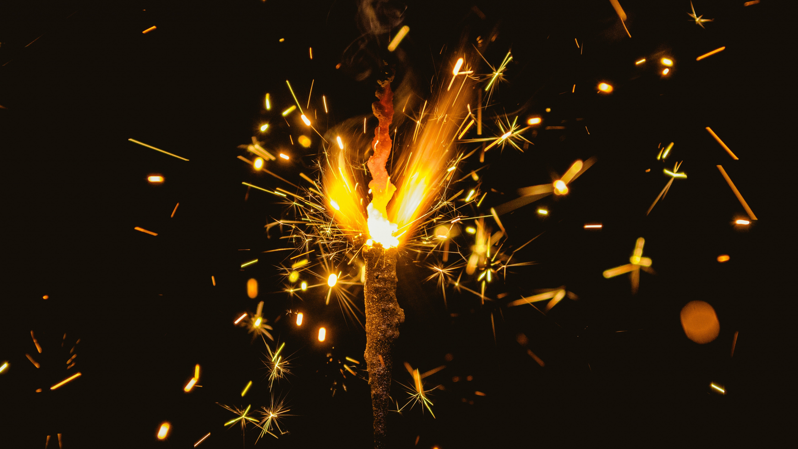 Artifice, Diwali, le Jour de L'an, Minuit, Cierge. Wallpaper in 2560x1440 Resolution