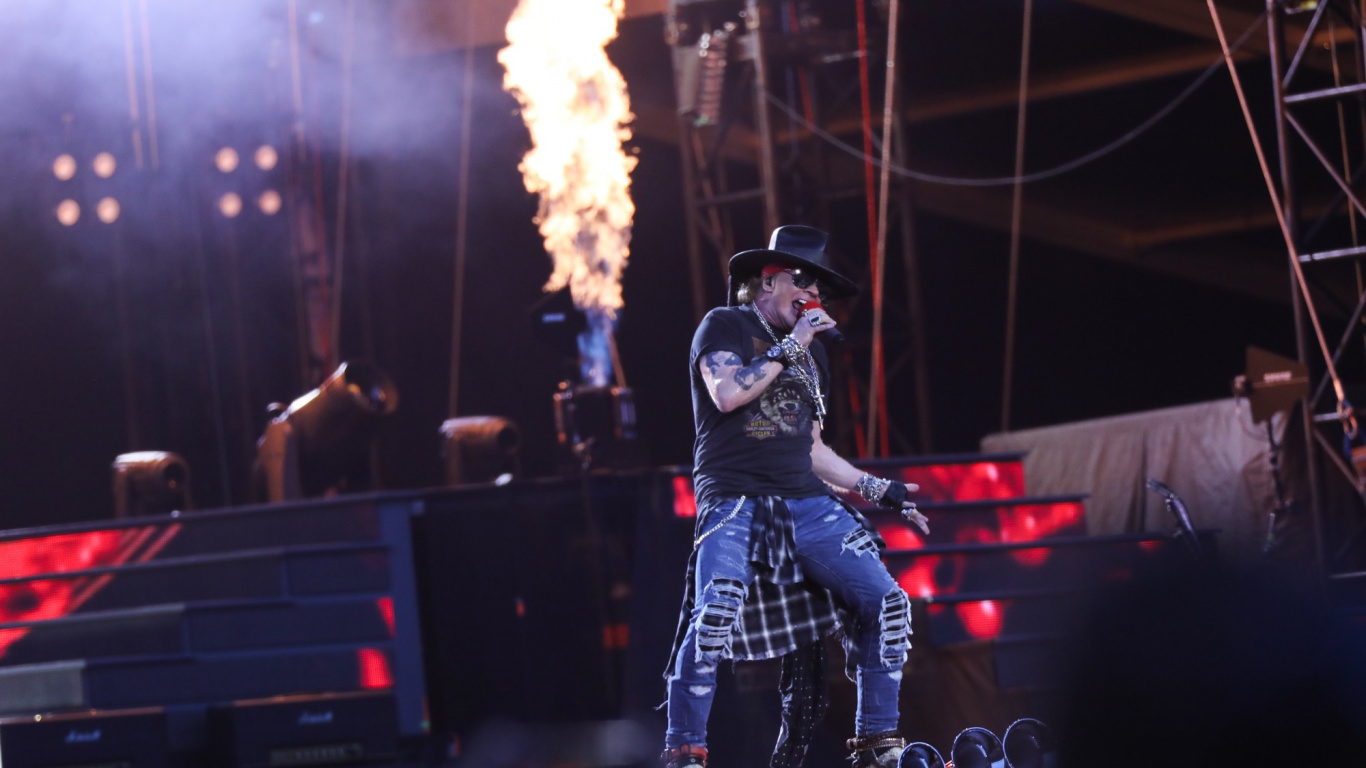 Bühne, Rockkonzert, Guns N Roses, Konzert, Nicht in Diesem Leben-Tour. Wallpaper in 1366x768 Resolution