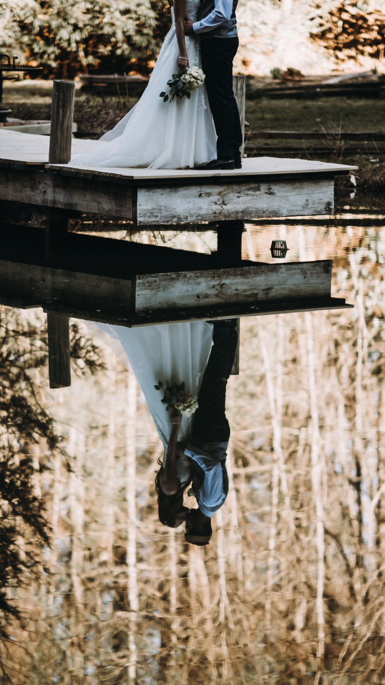Hochzeit, Wasser, Reflexion, Wasserstraße, Kanal. Wallpaper in 750x1334 Resolution