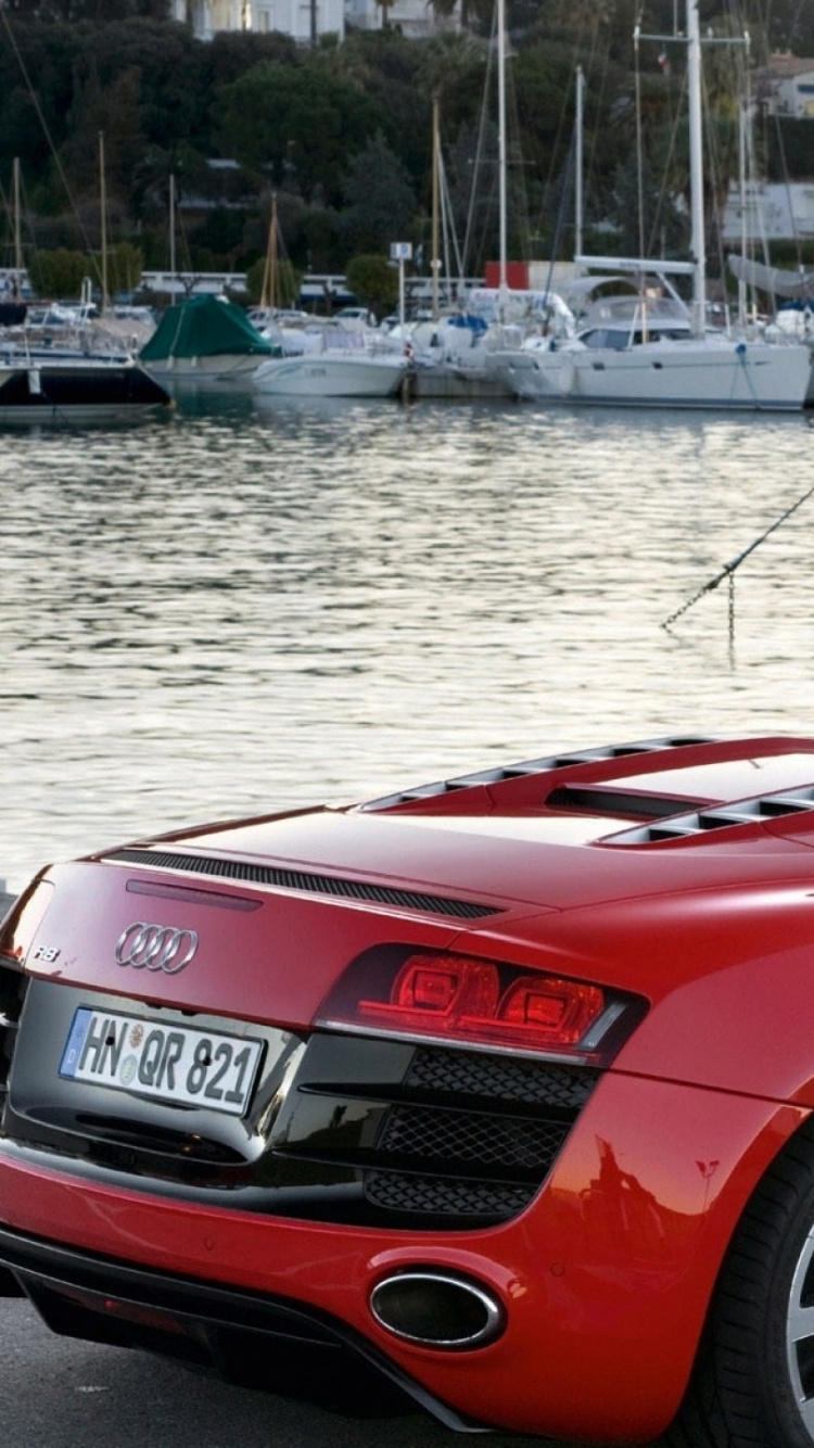 Ferrari Rouge 458 Italia Stationné Sur le Quai Pendant la Journée. Wallpaper in 750x1334 Resolution