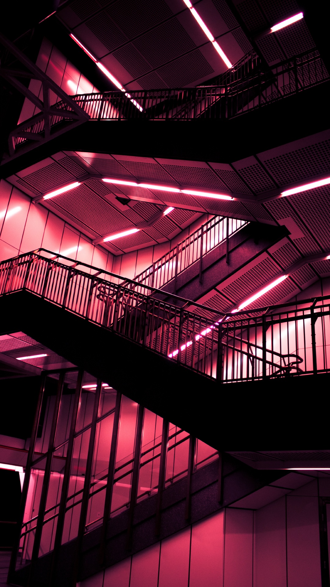 Schwarz-weiße Wendeltreppe. Wallpaper in 1080x1920 Resolution