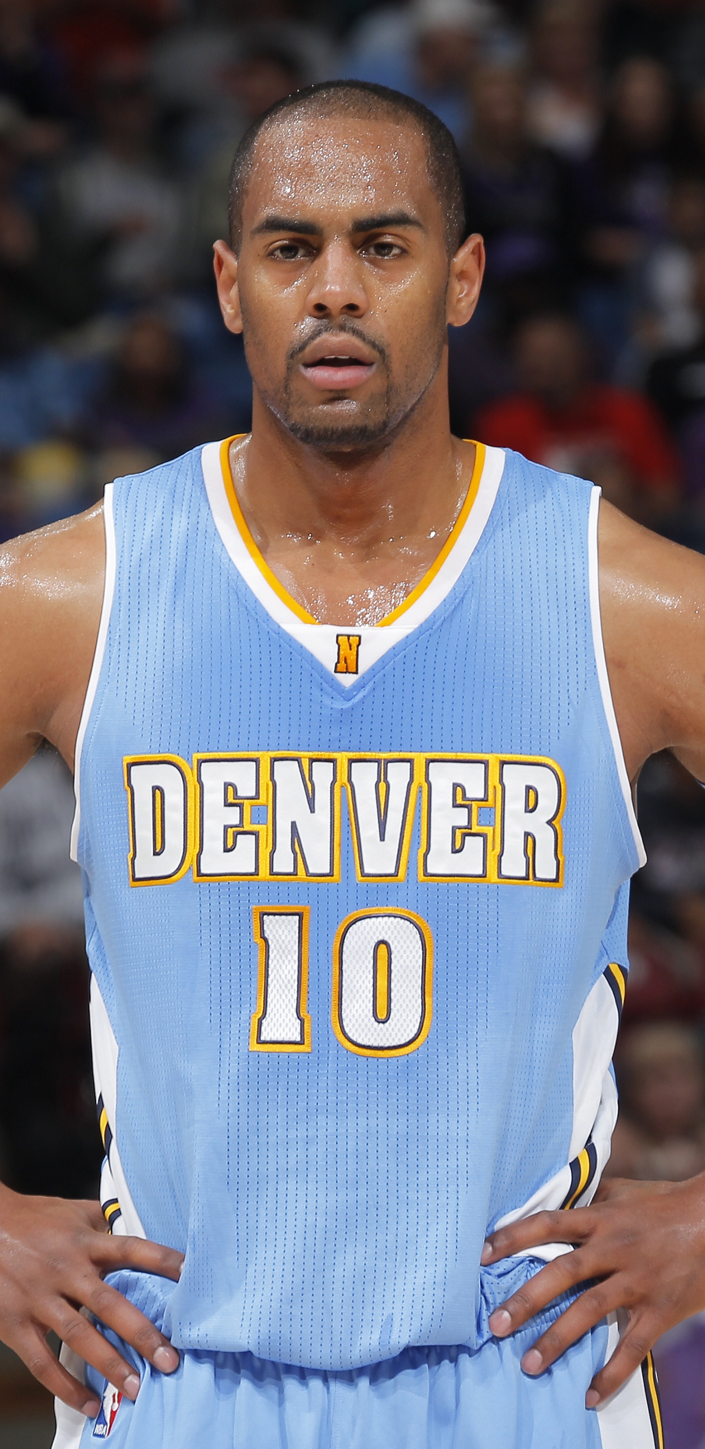 Homme en Maillot de Basket Bleu et Blanc. Wallpaper in 1440x2960 Resolution