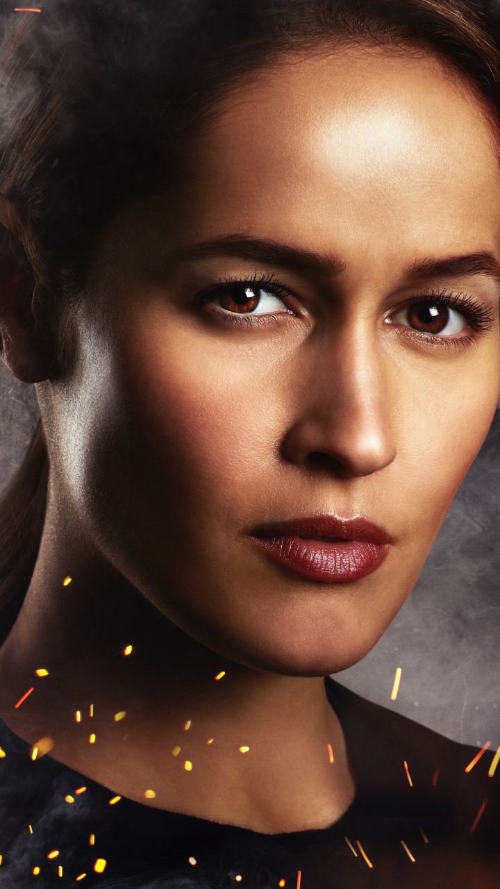 Woman in Black and White Floral Shirt With White and Purple Powder on Her Face. Wallpaper in 720x1280 Resolution