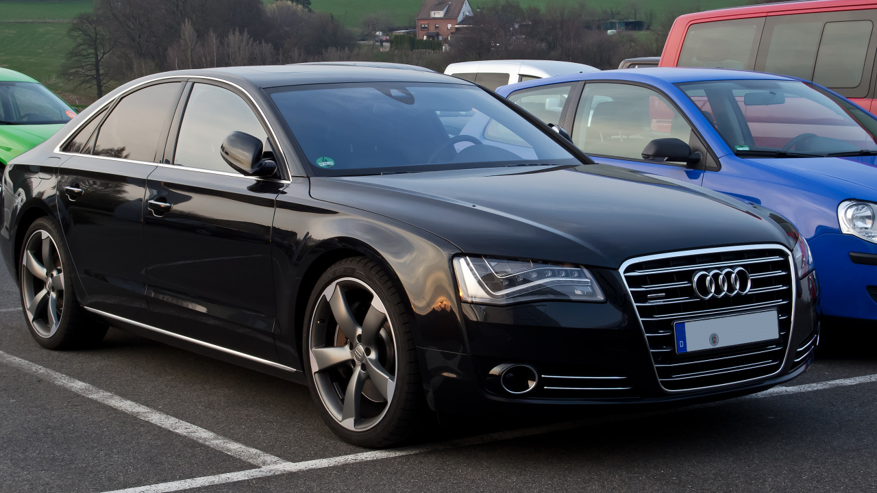 Mercedes Benz Classe C Noire Sur Route Pendant la Journée. Wallpaper in 1280x720 Resolution