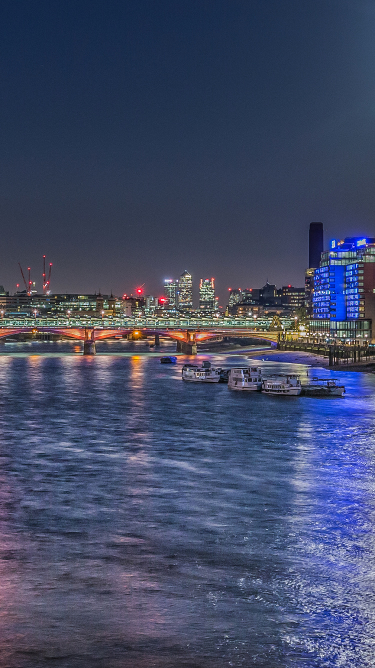 Skyline Der Stadt Bei Nacht Night. Wallpaper in 750x1334 Resolution