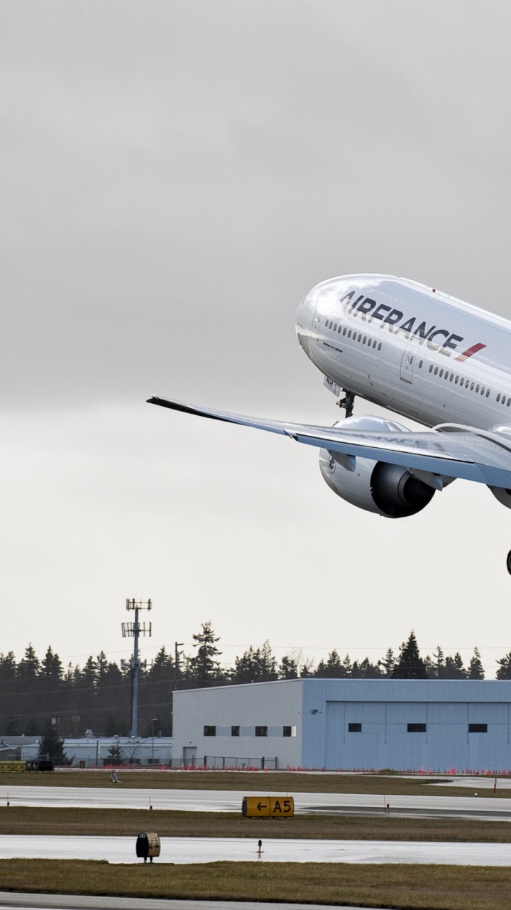 White and Red Passenger Plane on Airport During Daytime. Wallpaper in 720x1280 Resolution