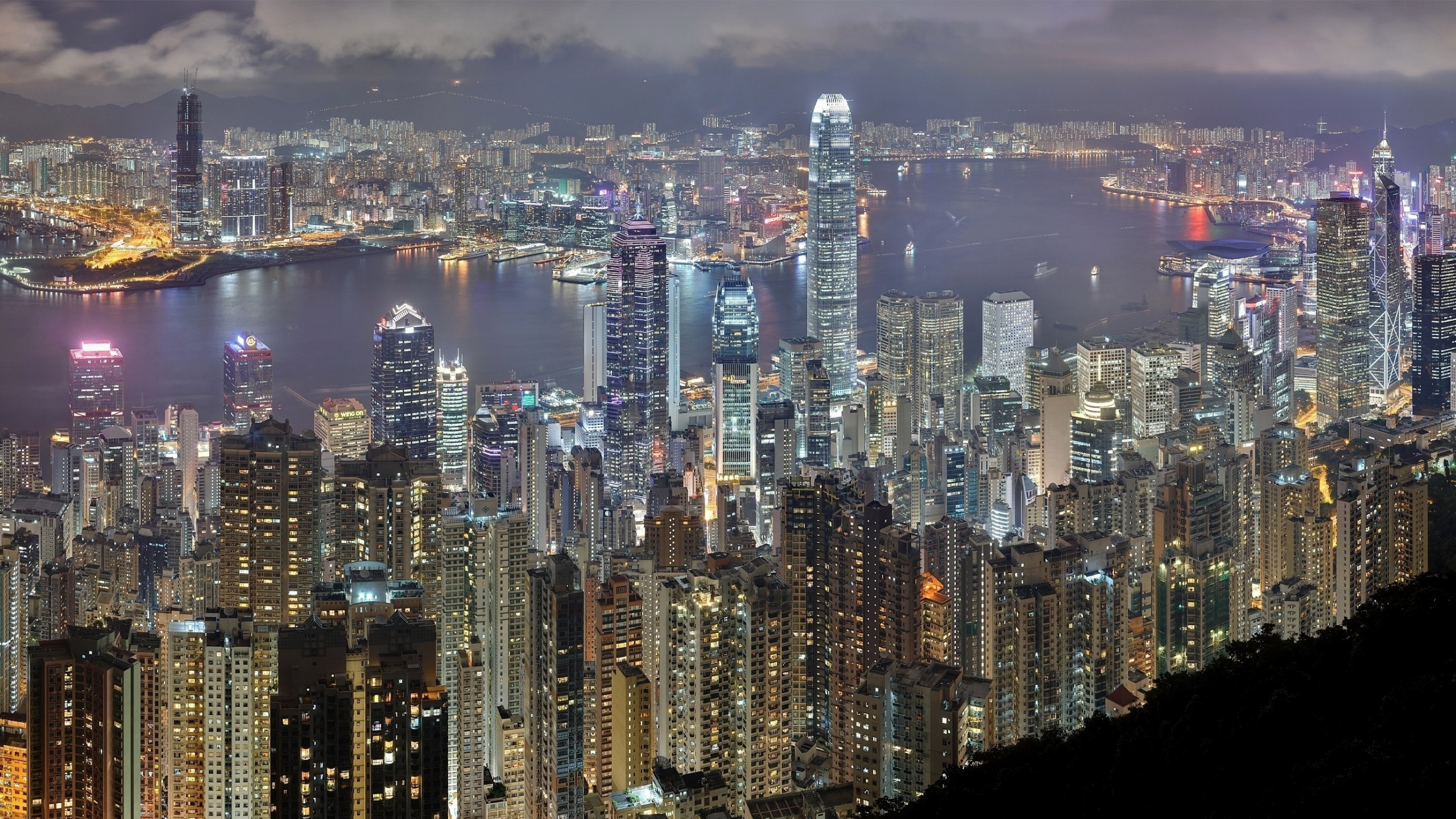 Skyline Der Stadt Bei Nacht Night. Wallpaper in 2560x1440 Resolution