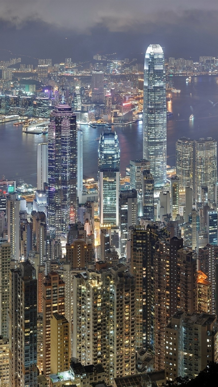 Horizon de la Ville Pendant la Nuit. Wallpaper in 750x1334 Resolution