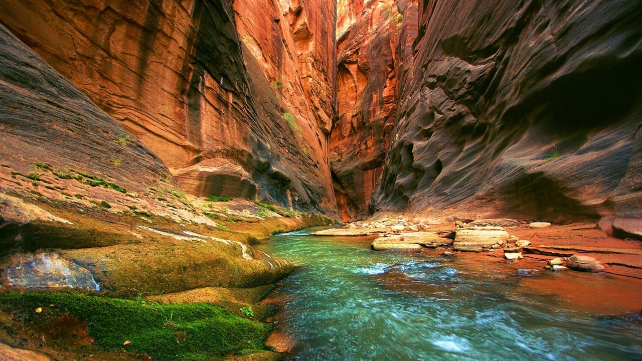 Brown Rocky Mountain Beside River During Daytime. Wallpaper in 1280x720 Resolution
