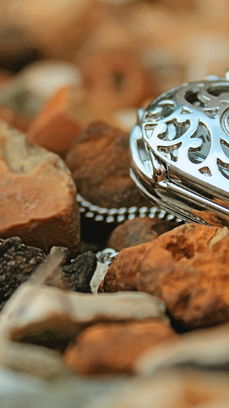 Joya, Colgante, Collar, Guijarro, Metal. Wallpaper in 750x1334 Resolution